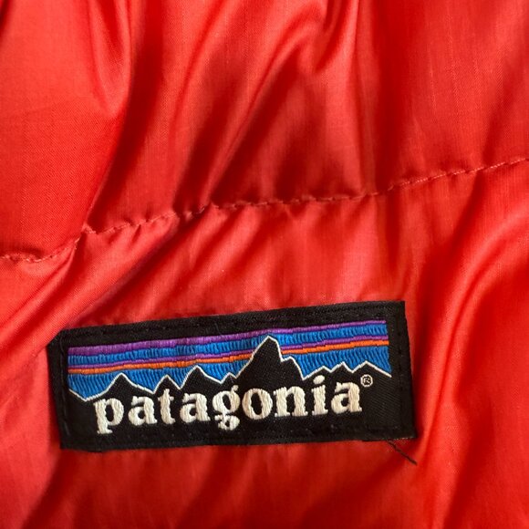 Patagonia 💋 Women’s Down Sweater \\ Size Medium // Red-Orange w/ purple lining - Picture 3 of 12